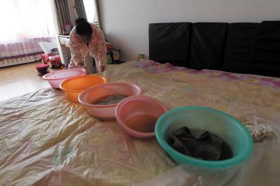 潼南楼上漏水，住户失联，小区没物管，业主维权难！律师来支招……